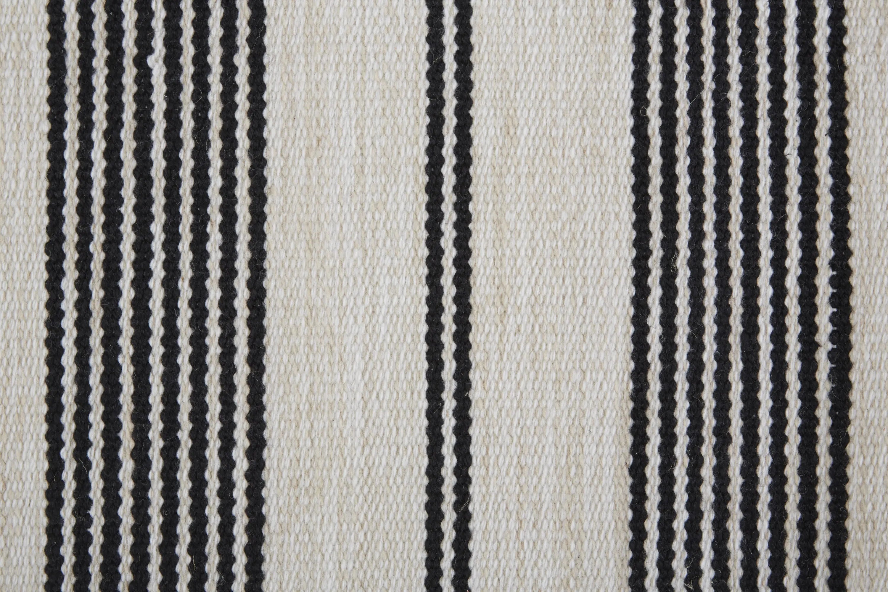 4' X 6' Black And White Striped Hand Woven Area Rug Homeroots Outdoor
