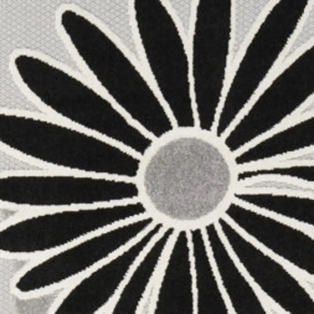 4' X 6' Black White Floral Stain Resistant Non Skid Area Rug Homeroots Outdoor