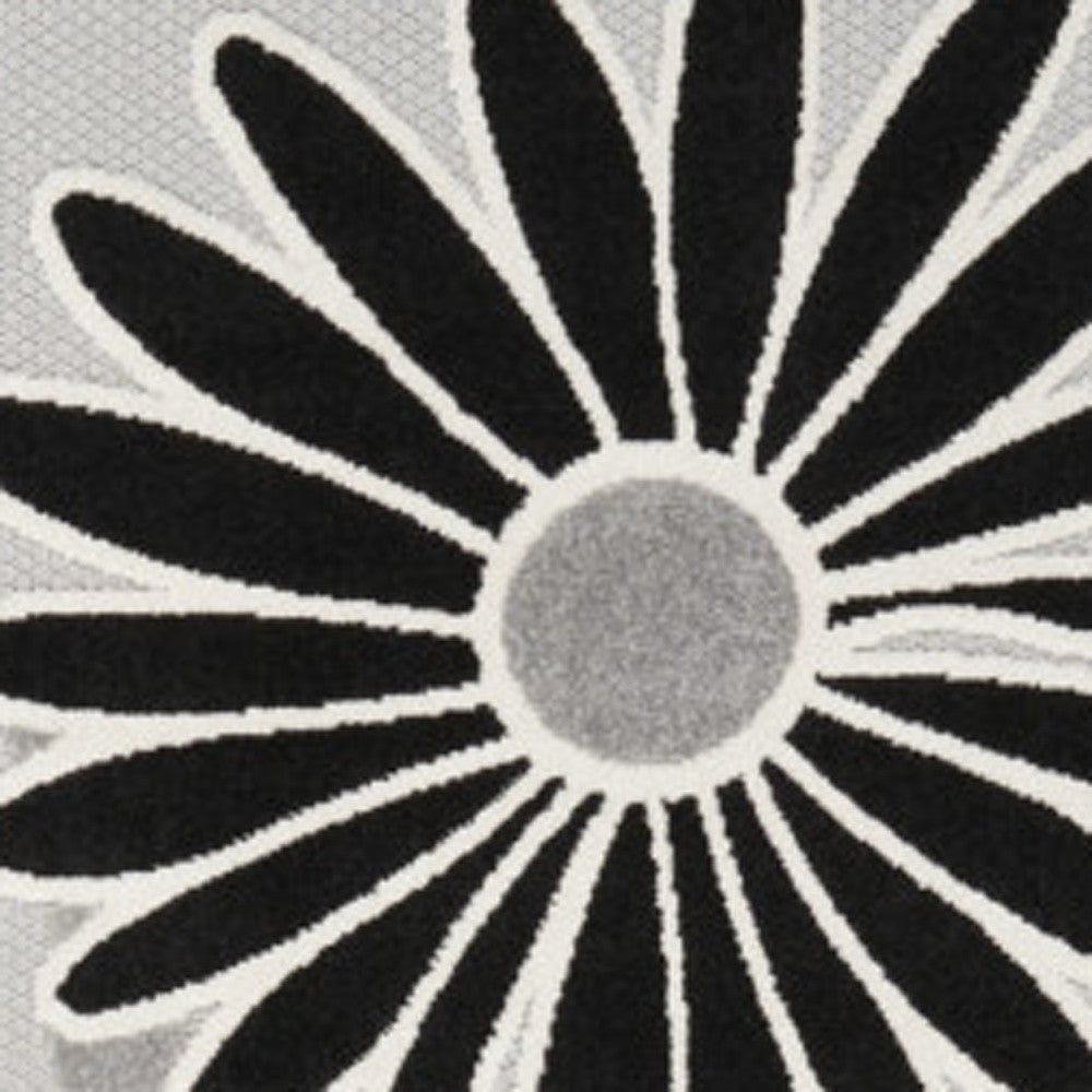 4' X 6' Black White Floral Stain Resistant Non Skid Area Rug Homeroots Outdoor