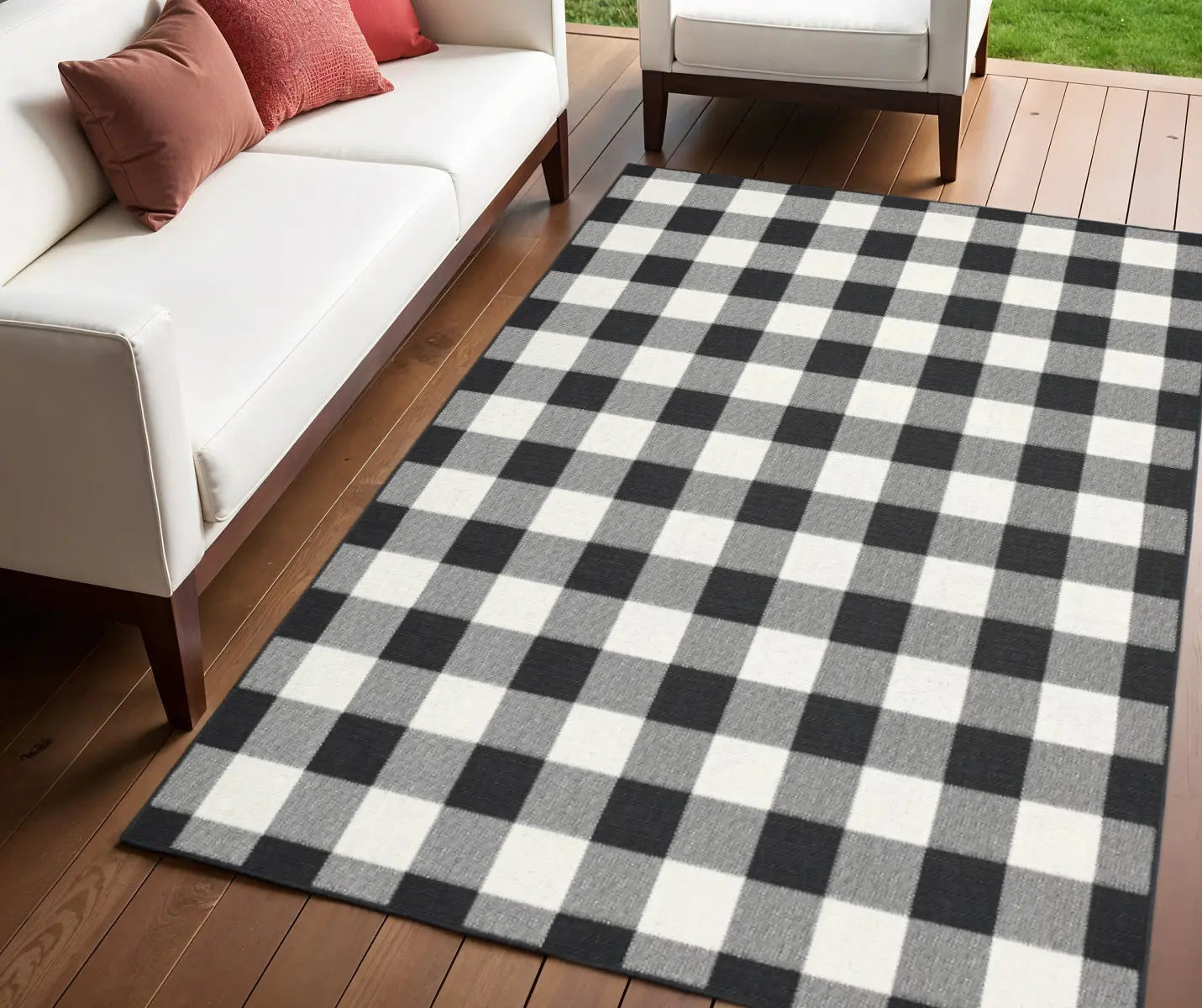 4' X 6' Black and Ivory Indoor Outdoor Area Rug Homeroots Outdoor