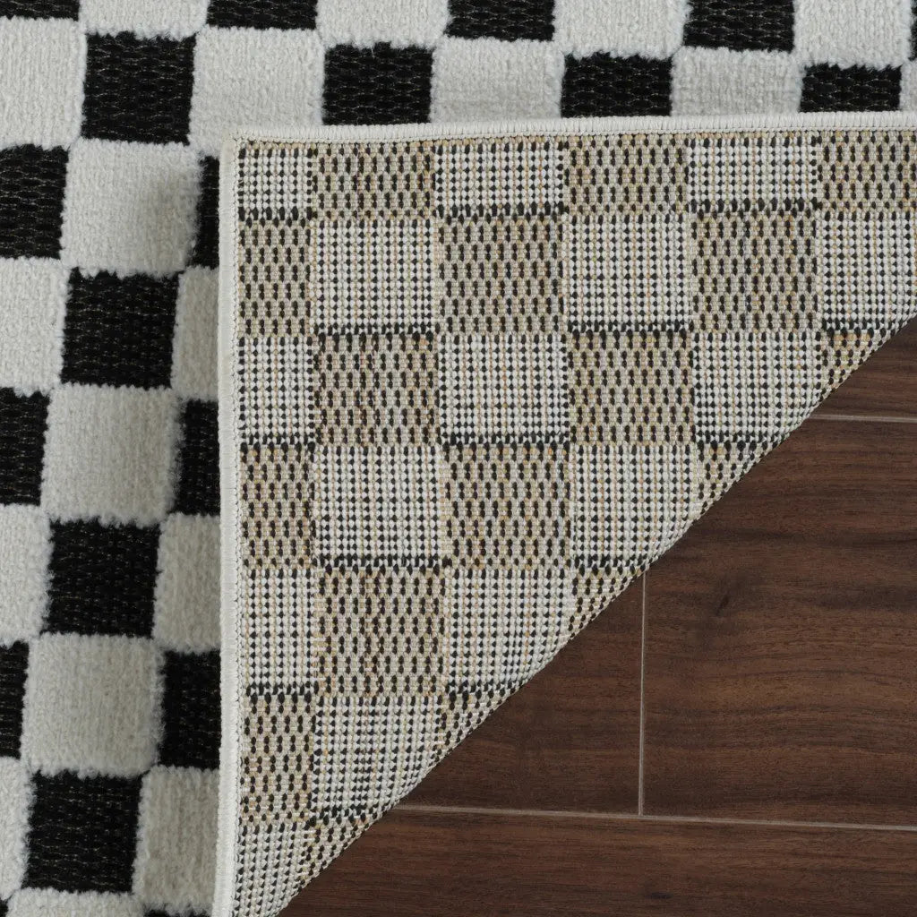 4' X 6' Black and White Geometric Distressed Indoor Outdoor Area Rug Homeroots Outdoor