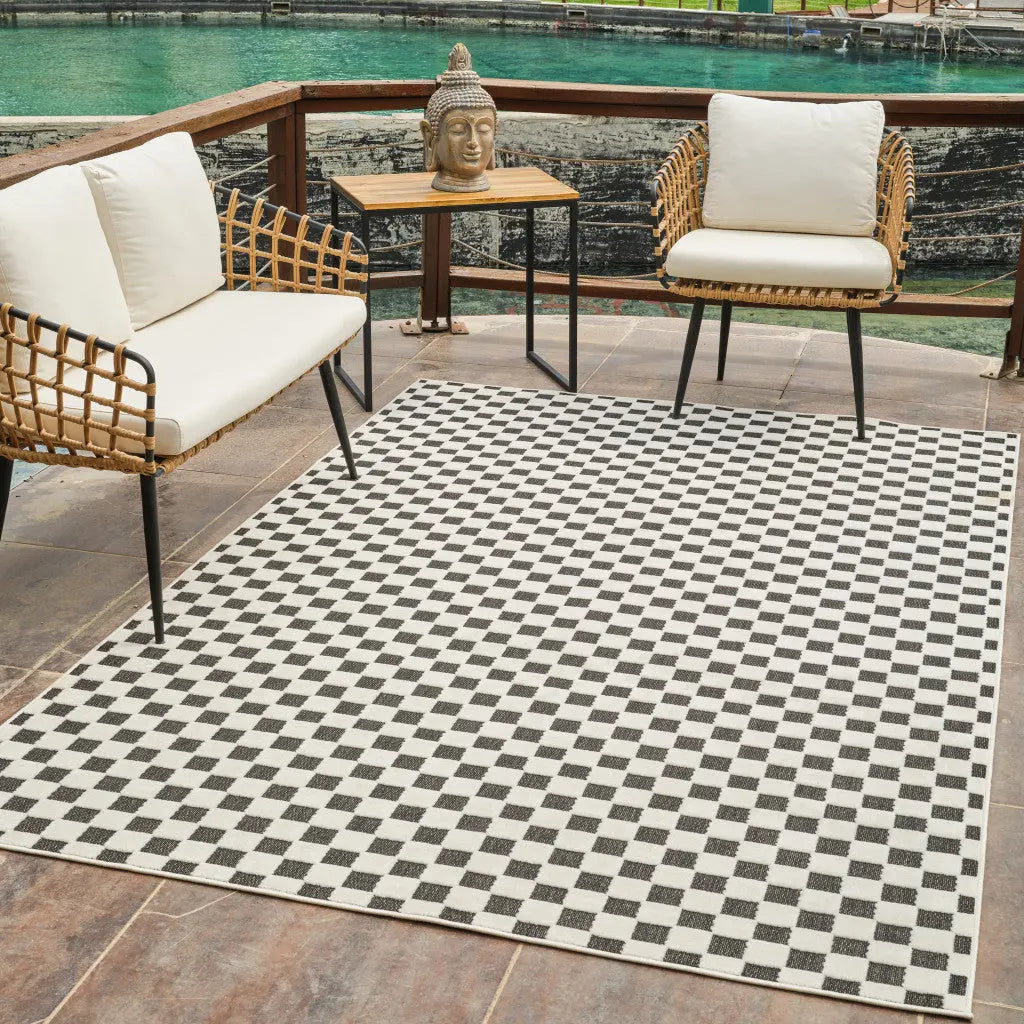 4' X 6' Black and White Geometric Distressed Indoor Outdoor Area Rug Homeroots Outdoor