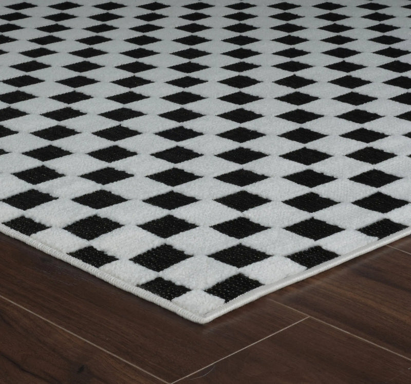 4' X 6' Black and White Geometric Distressed Indoor Outdoor Area Rug Homeroots Outdoor