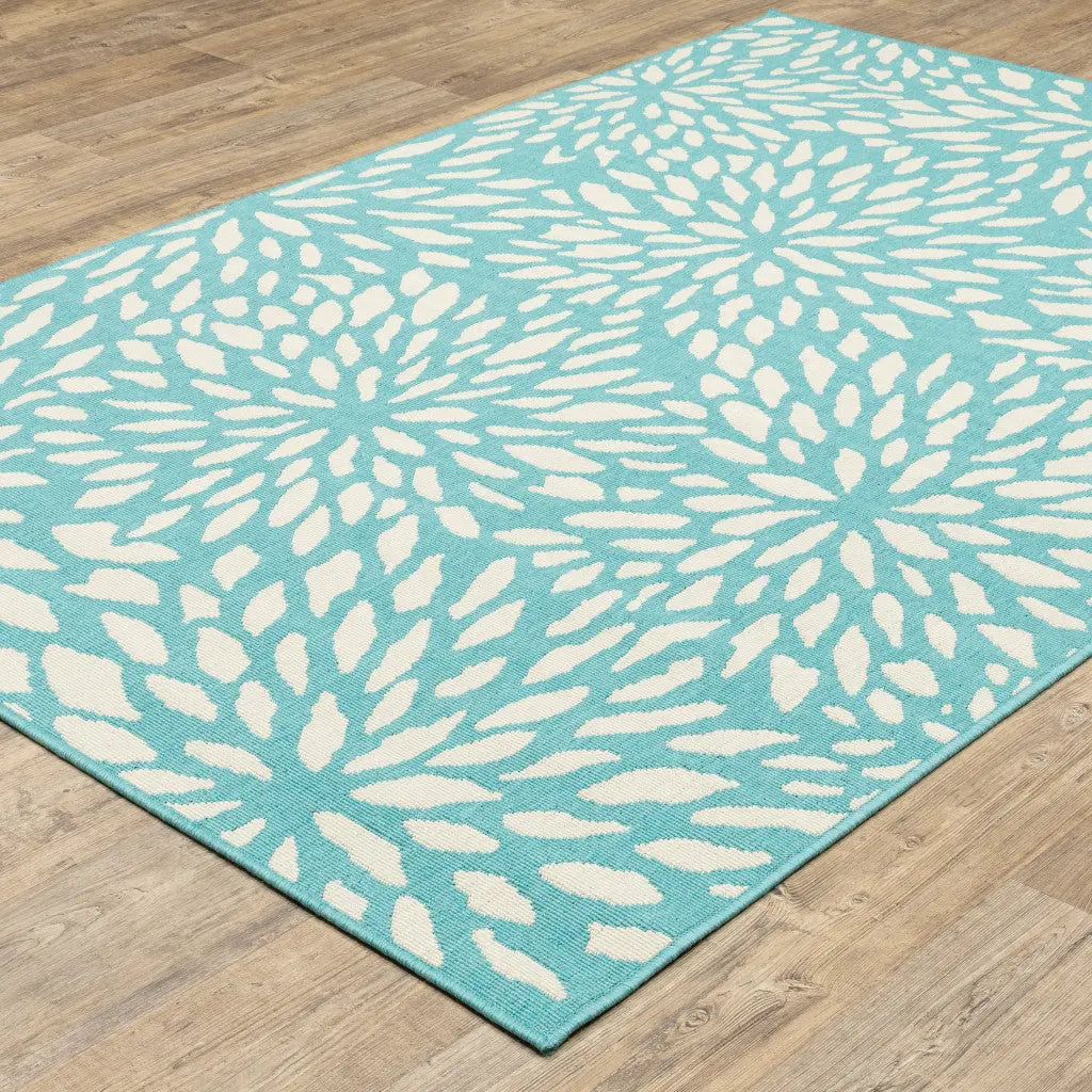 4' X 6' Blue and Ivory Floral Stain Resistant Indoor Outdoor Area Rug Homeroots Outdoor