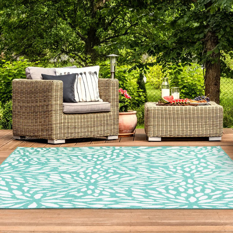 4' X 6' Blue and Ivory Floral Stain Resistant Indoor Outdoor Area Rug Homeroots Outdoor