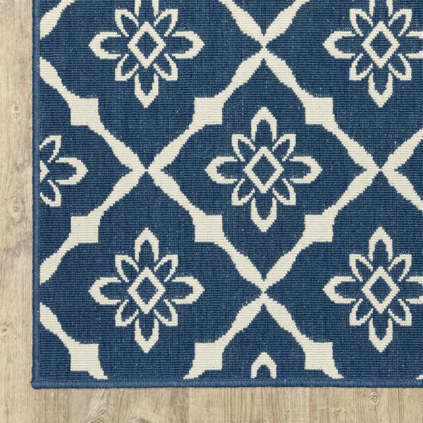 4' X 6' Blue and Ivory Floral Stain Resistant Indoor Outdoor Area Rug Homeroots Outdoor