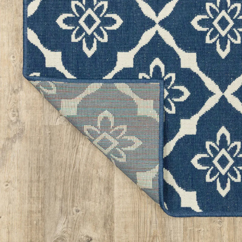4' X 6' Blue and Ivory Floral Stain Resistant Indoor Outdoor Area Rug Homeroots Outdoor