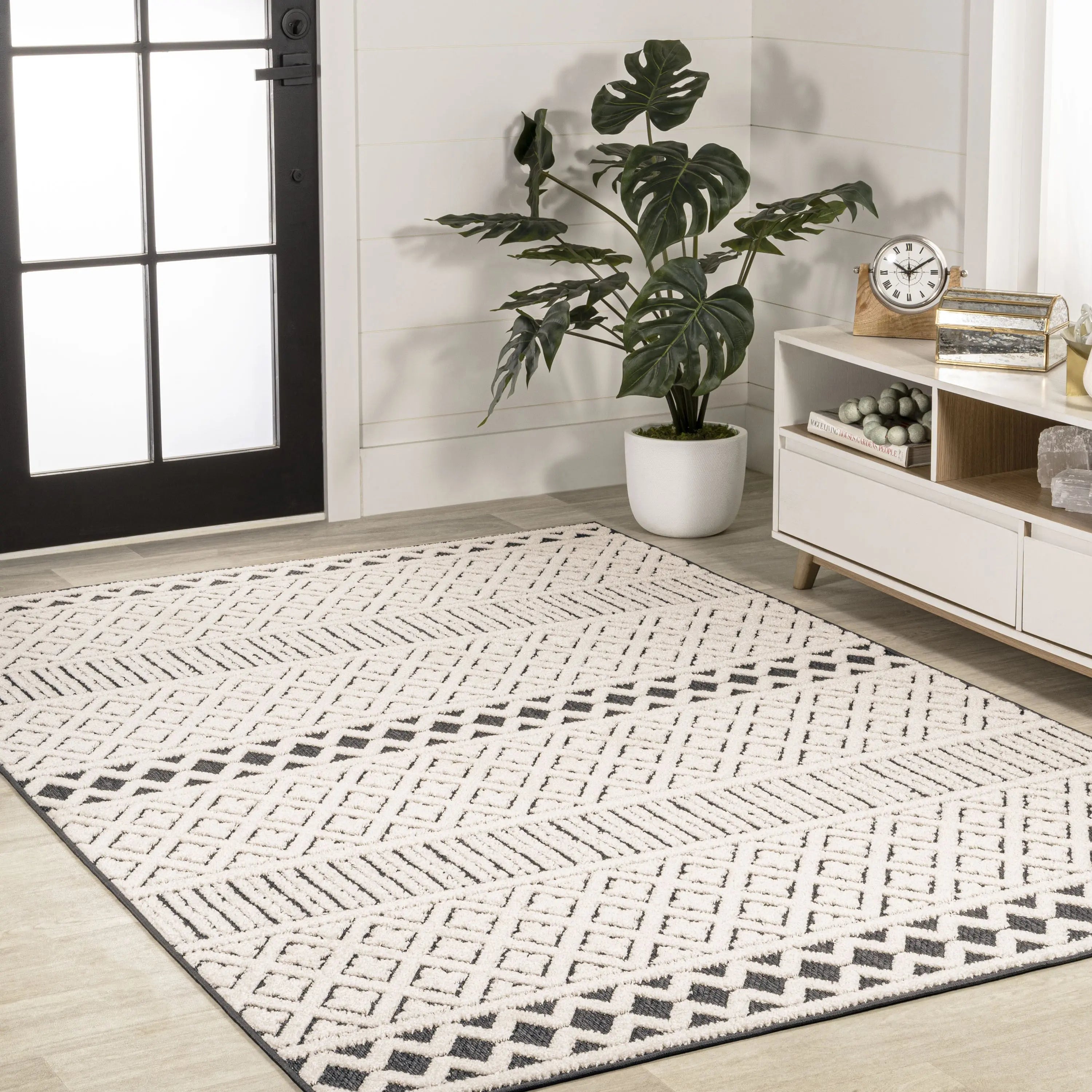4' X 6' Cream And Black Trellis Indoor Outdoor Area Rug Homeroots Outdoor