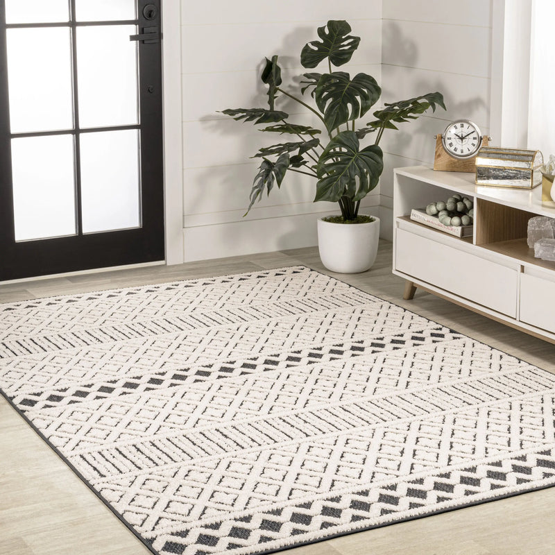 4' X 6' Cream And Black Trellis Indoor Outdoor Area Rug Homeroots Outdoor