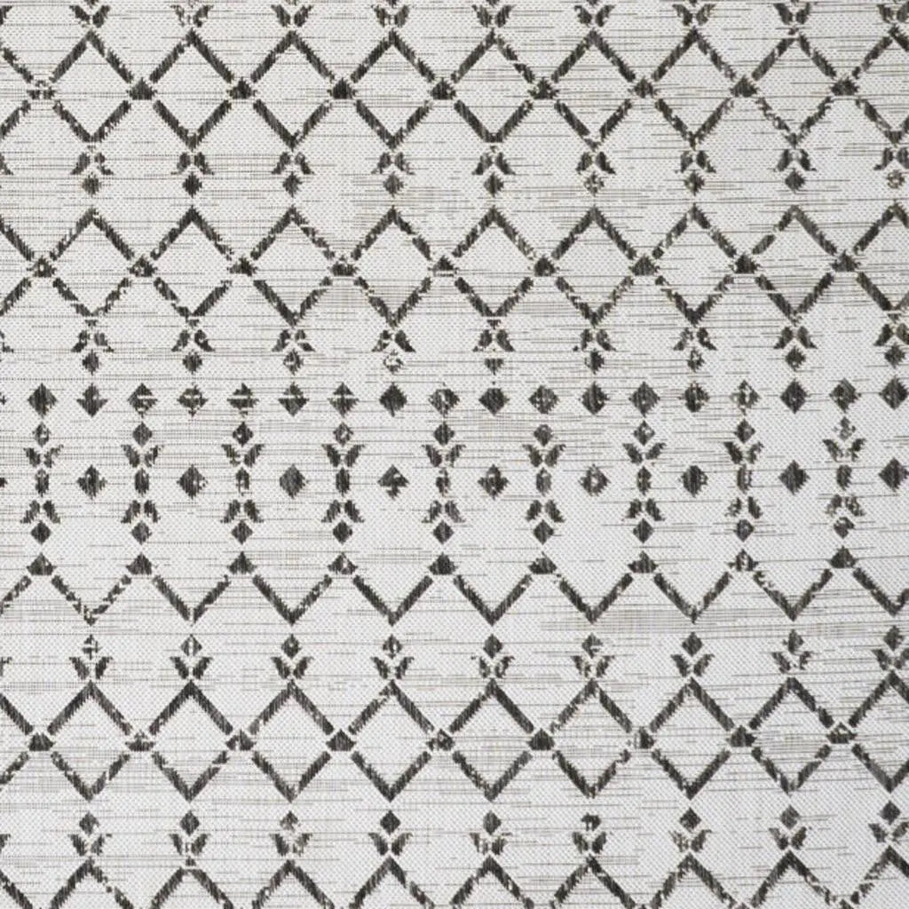 4' X 6' Cream And Black Trellis Indoor Outdoor Area Rug Homeroots Outdoor