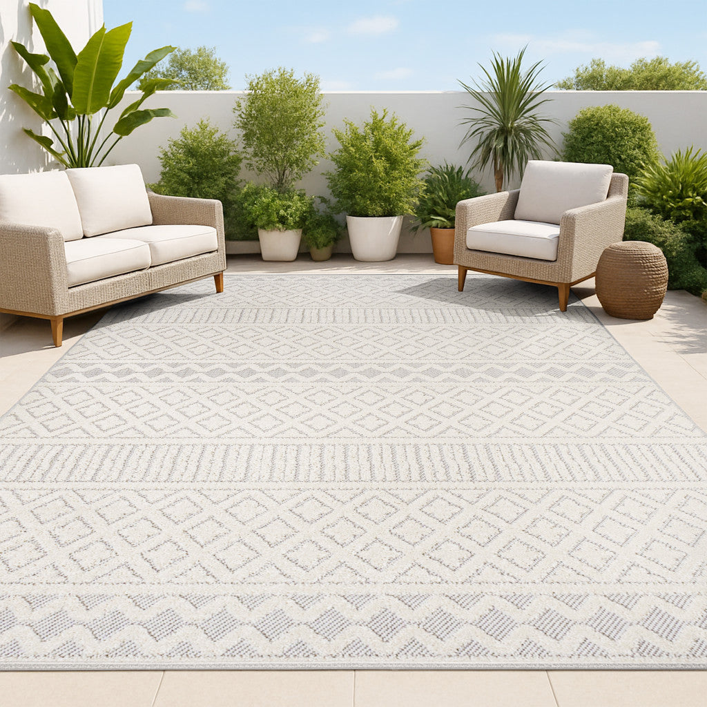 4' X 6' Cream And Gray Trellis Indoor Outdoor Area Rug - GreatEagleInc