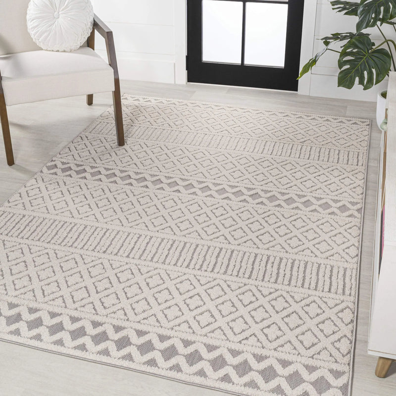 4' X 6' Cream And Gray Trellis Indoor Outdoor Area Rug - GreatEagleInc
