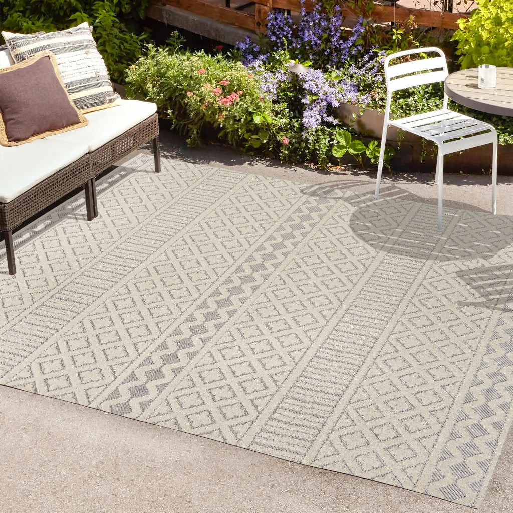 4' X 6' Cream And Gray Trellis Indoor Outdoor Area Rug - GreatEagleInc