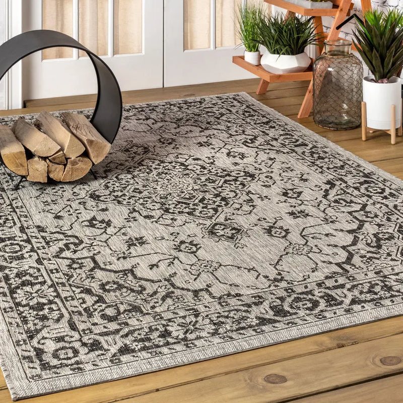 4' X 6' Gray And Black Medallion Indoor Outdoor Area Rug Homeroots Outdoor