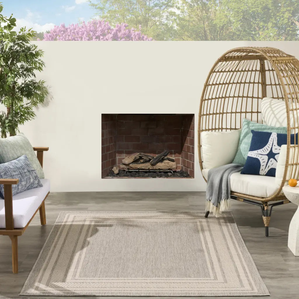 4' X 6' Gray Geometric Indoor Outdoor Area Rug Homeroots Outdoor