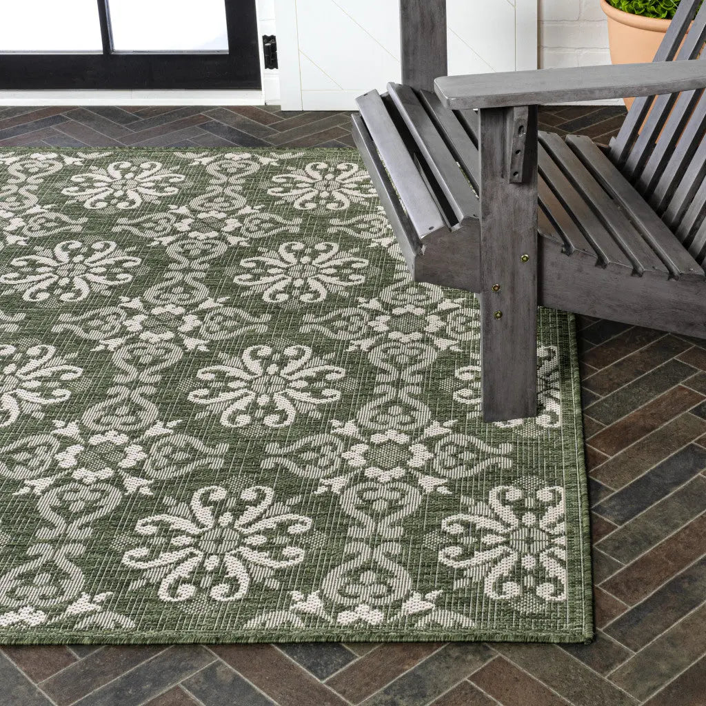 4' X 6' Green And Cream Floral Indoor Outdoor Area Rug Homeroots Outdoor