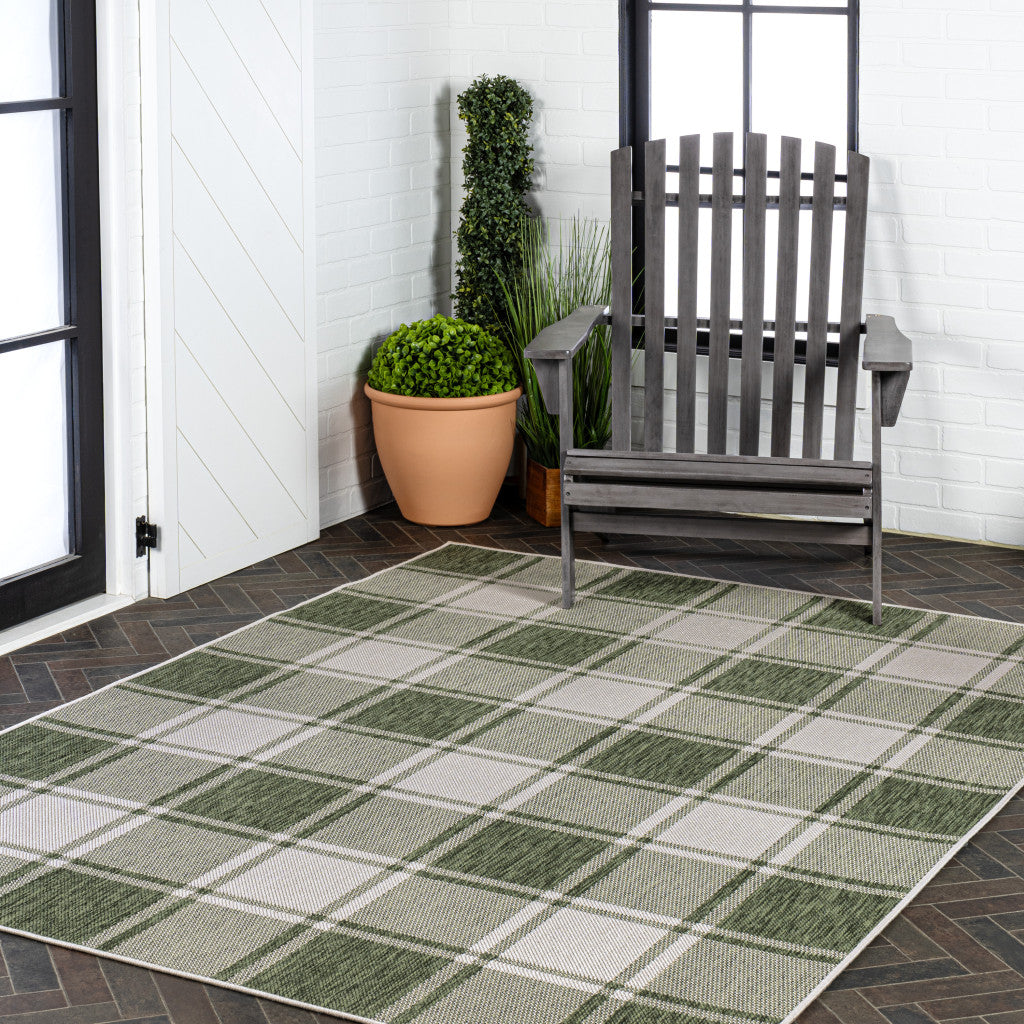 4' X 6' Green And Cream Gingham Indoor Outdoor Area Rug - GreatEagleInc