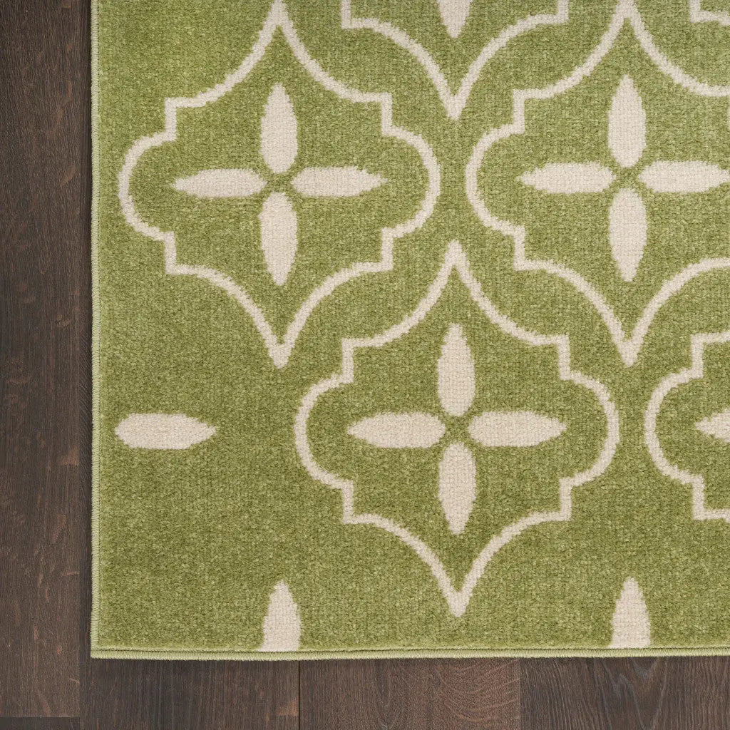 4' X 6' Green And Ivory Geometric Indoor Outdoor Area Rug Homeroots Outdoor