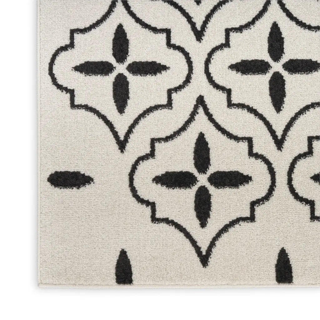 4' X 6' Ivory And Black Geometric Indoor Outdoor Area Rug Homeroots Outdoor