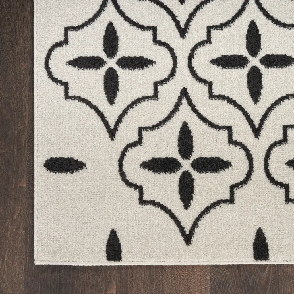 4' X 6' Ivory And Black Geometric Indoor Outdoor Area Rug Homeroots Outdoor