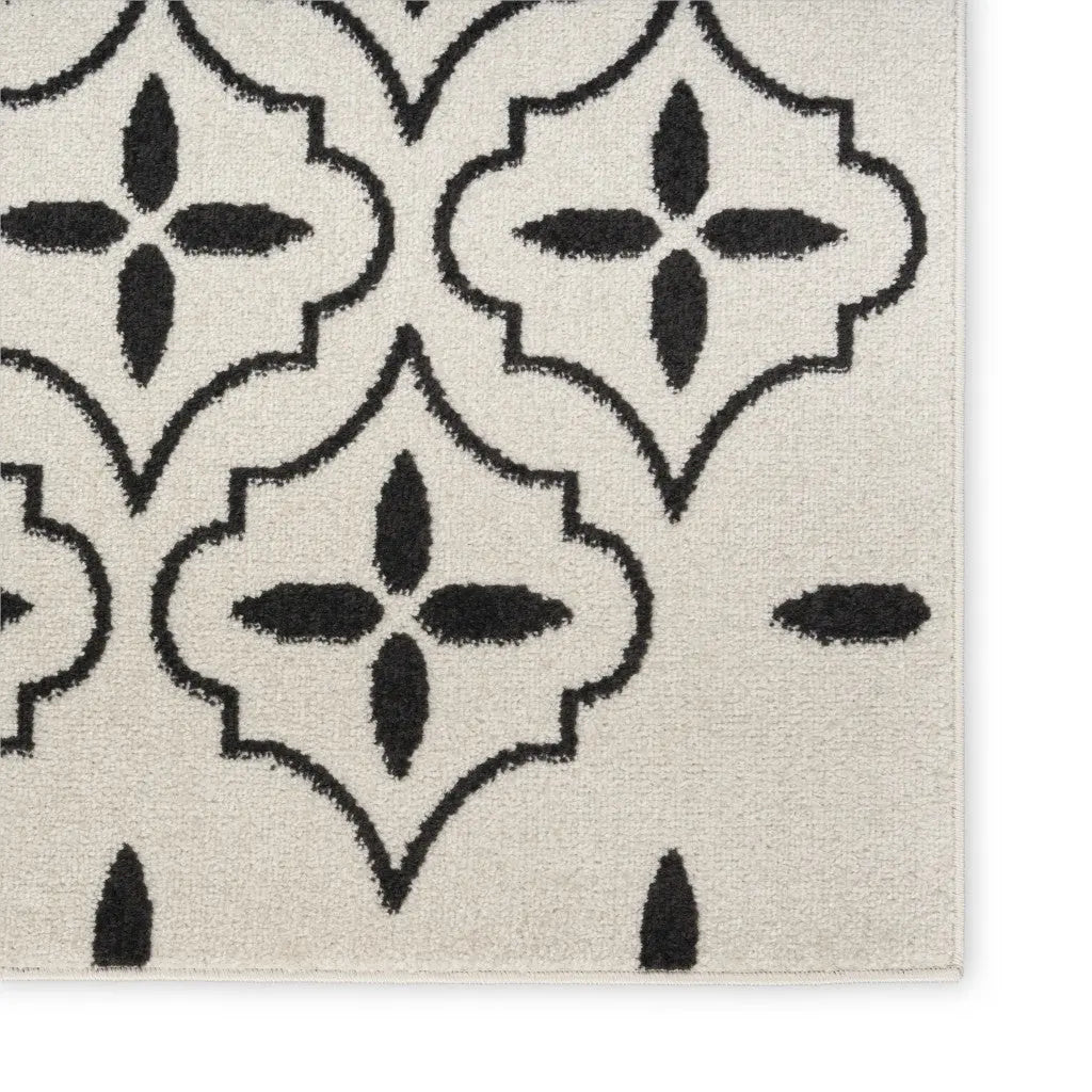 4' X 6' Ivory And Black Geometric Indoor Outdoor Area Rug Homeroots Outdoor