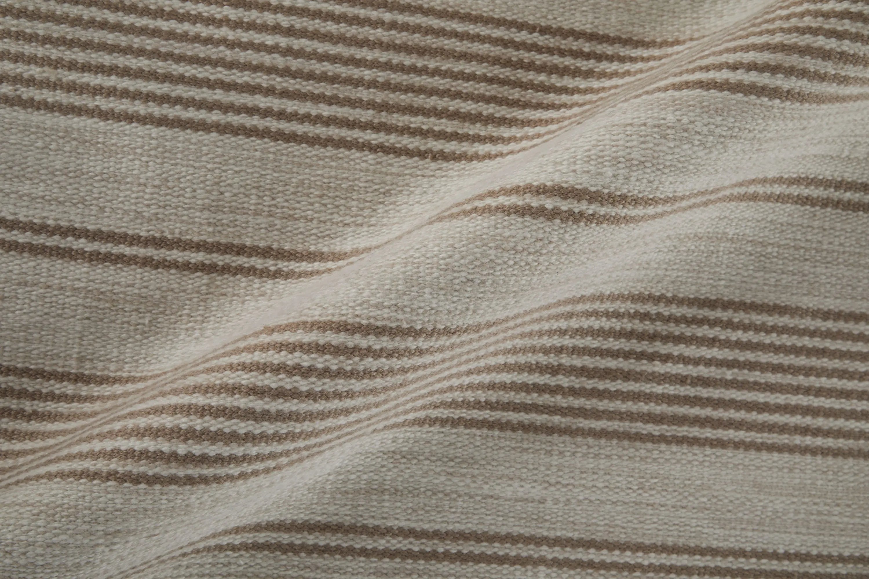 4' X 6' Ivory And Taupe Striped Hand Woven Area Rug Homeroots Outdoor