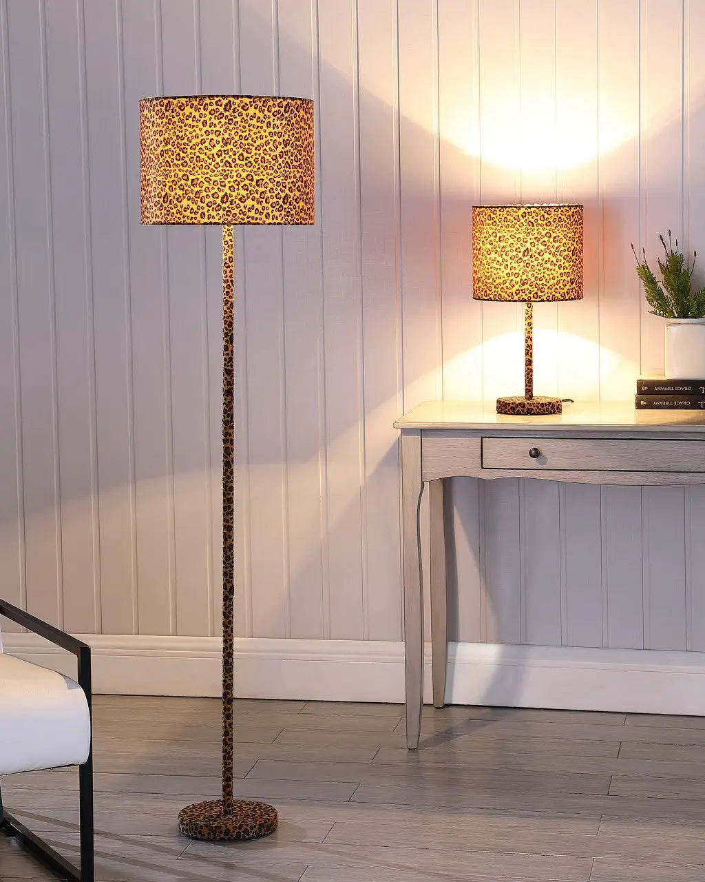 59" Amber And Black Metal Floor Lamp With Amber And Black Animals Faux Leather Cylinder Shade Homeroots Lighting