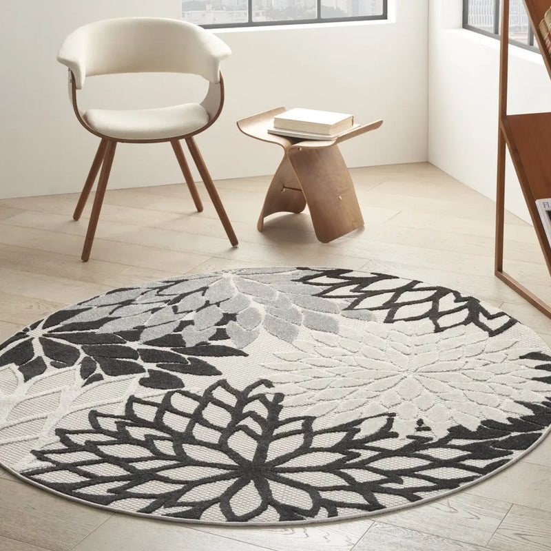 5' Black And White Round Floral Indoor Outdoor Area Rug Homeroots Outdoor