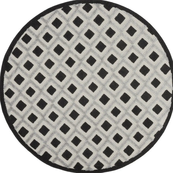 5' Black And White Round Geometric Indoor Outdoor Area Rug Homeroots Outdoor