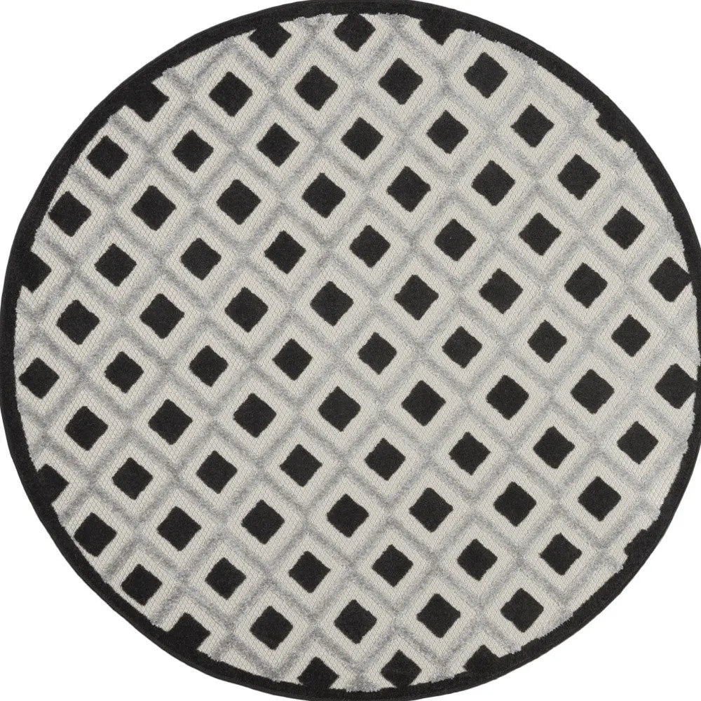 5' Black And White Round Geometric Indoor Outdoor Area Rug Homeroots Outdoor