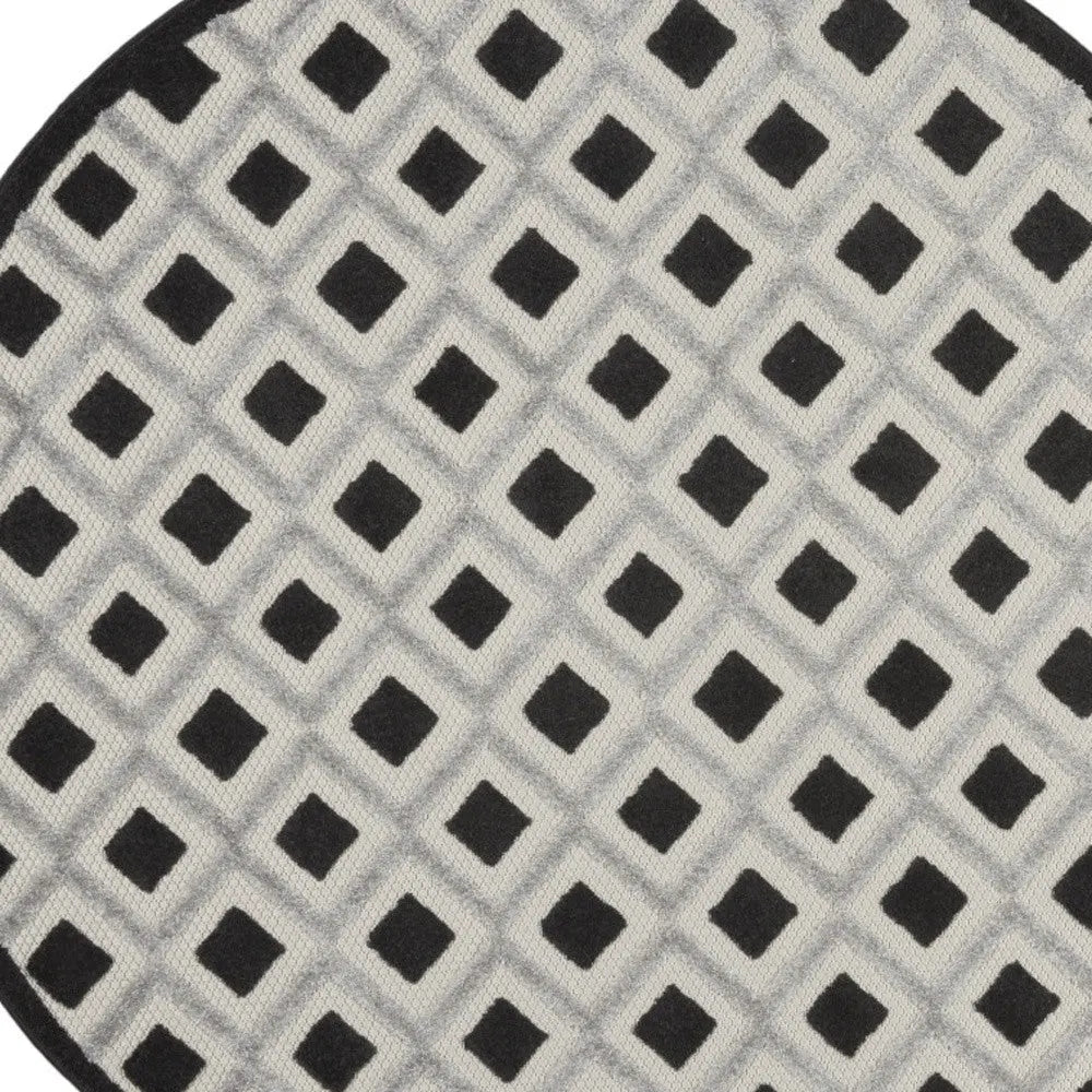 5' Black And White Round Geometric Indoor Outdoor Area Rug Homeroots Outdoor
