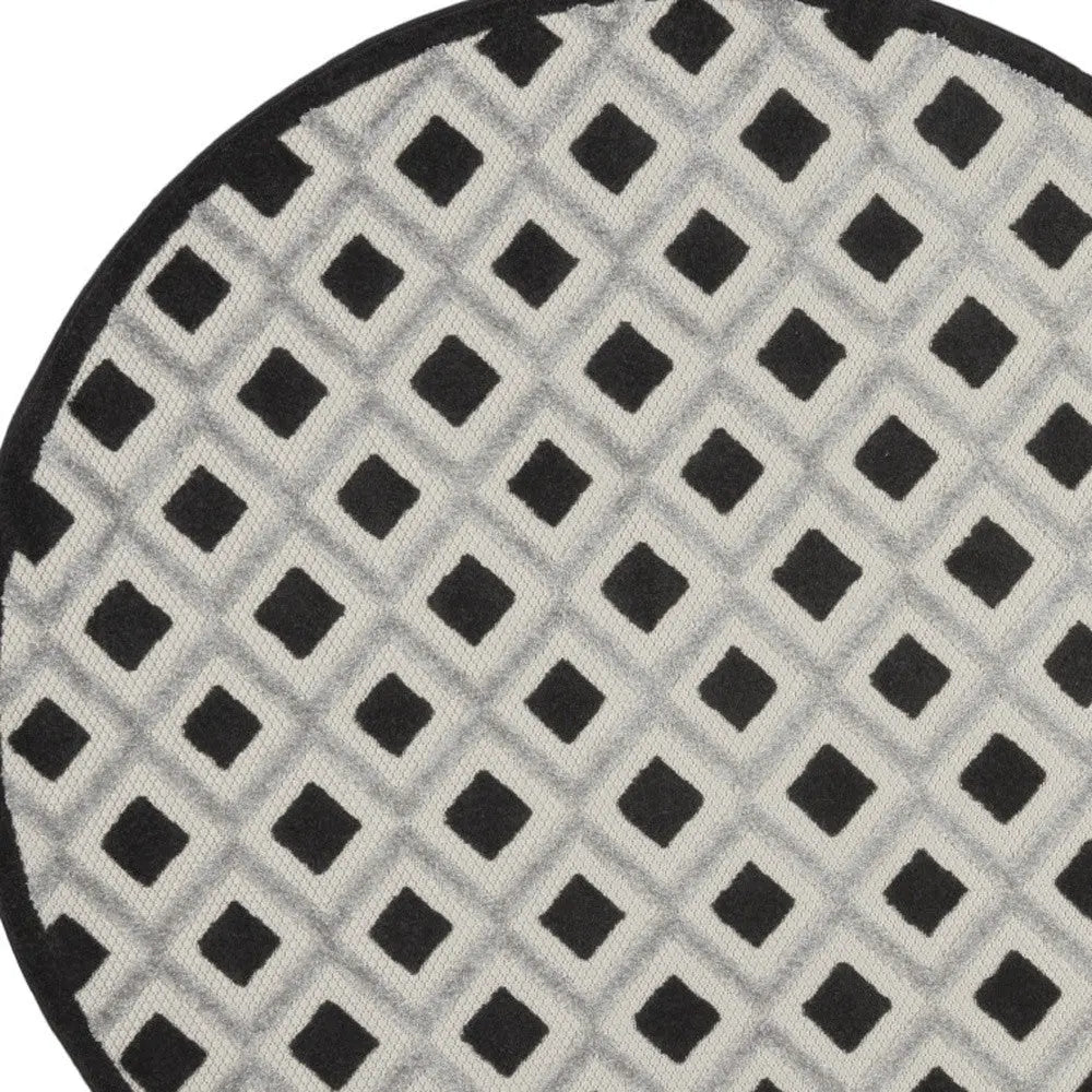 5' Black And White Round Geometric Indoor Outdoor Area Rug Homeroots Outdoor