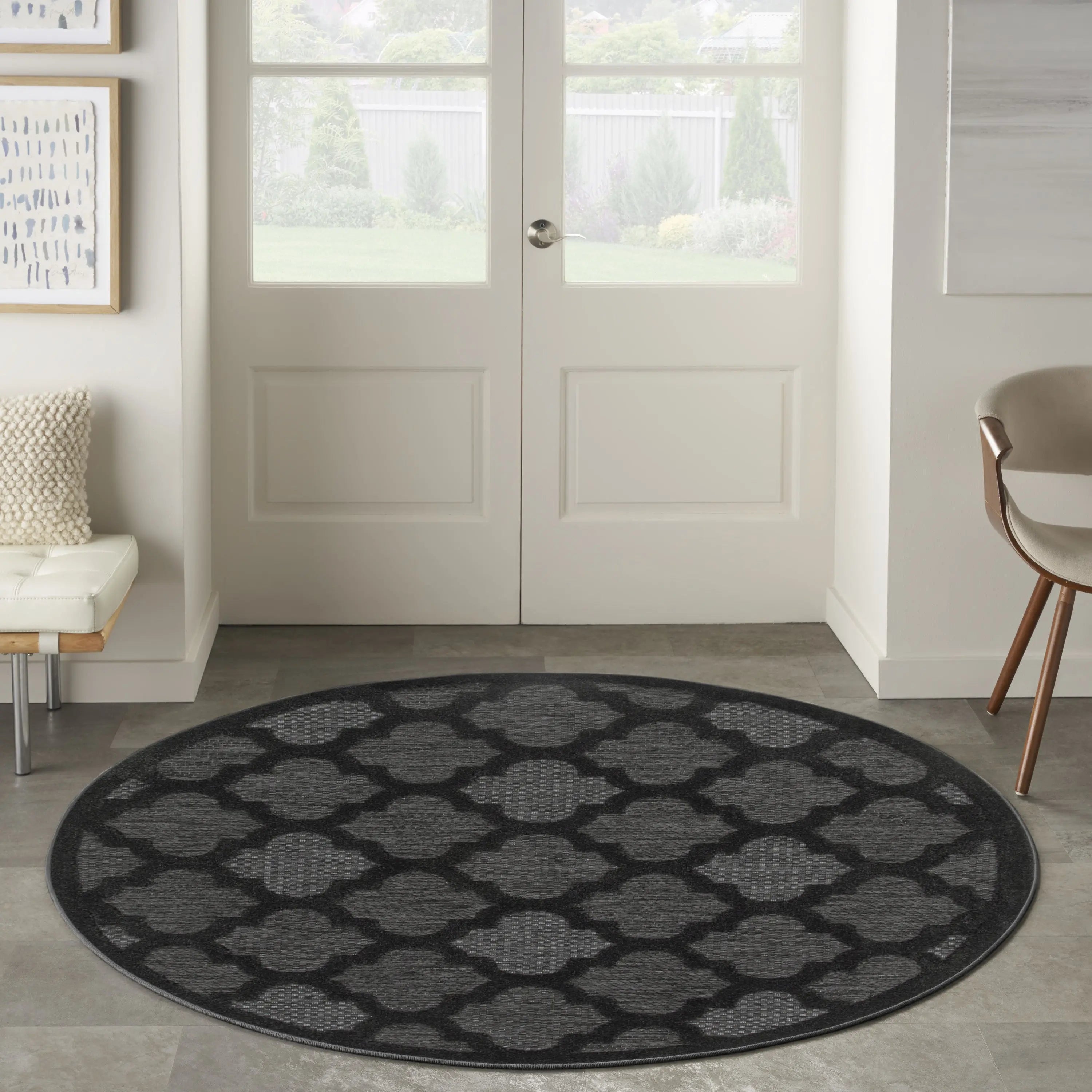 5' Charcoal And Black Round Trellis Indoor Outdoor Area Rug Homeroots Outdoor