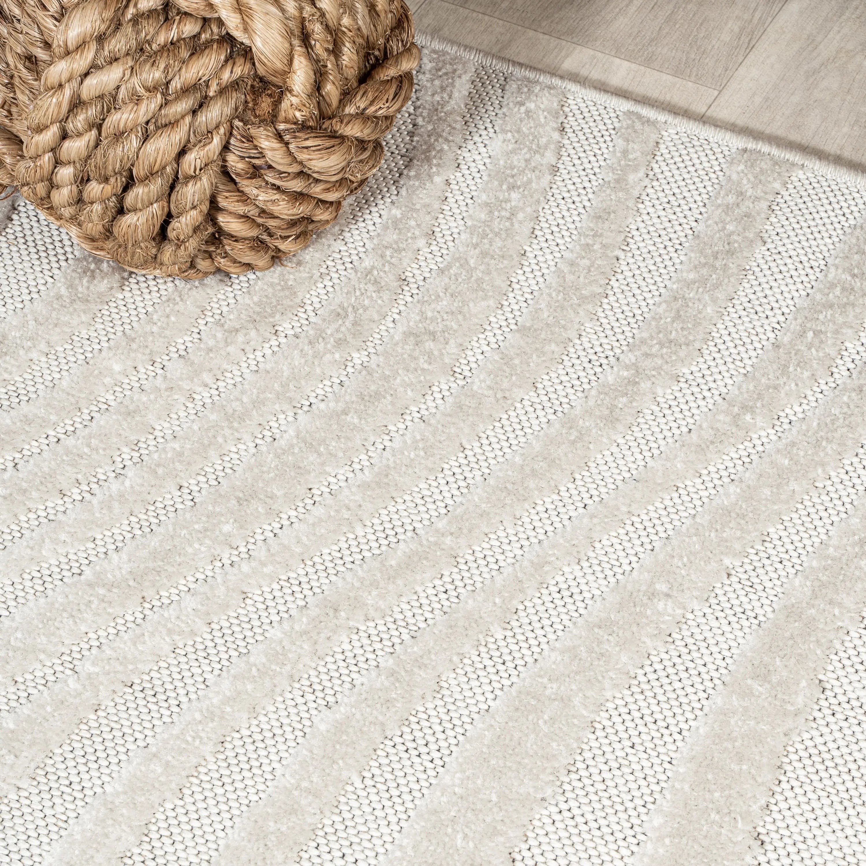 5' Cream And Ivory Round Abstract Indoor Outdoor Area Rug Homeroots Outdoor