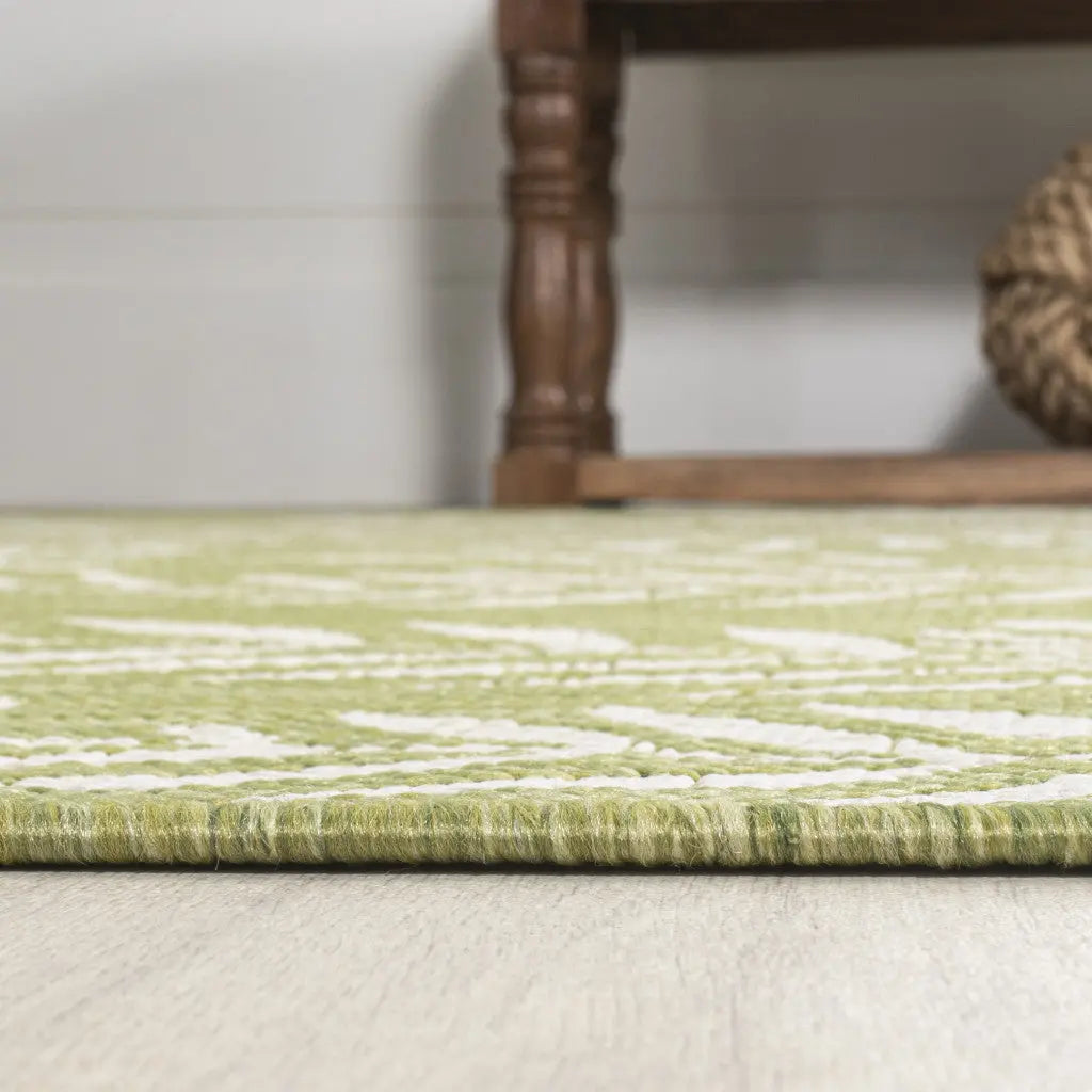 5' Green And Cream Round Floral Indoor Outdoor Area Rug Homeroots Outdoor