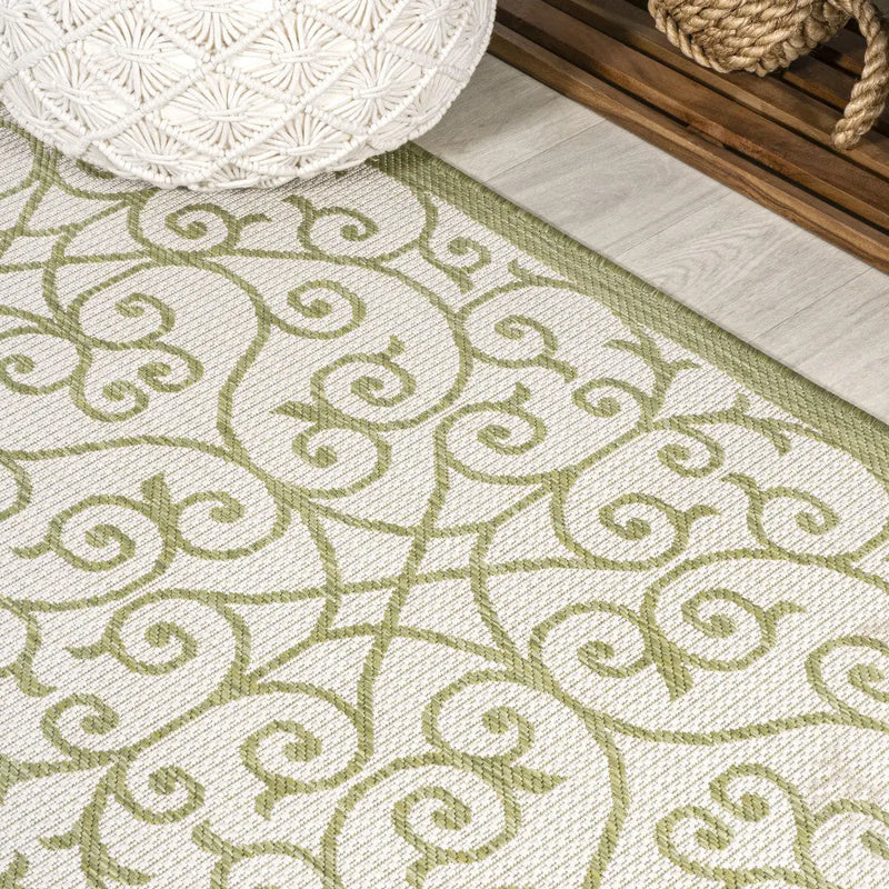 5' Green And Cream Round Geometric Indoor Outdoor Area Rug Homeroots Outdoor