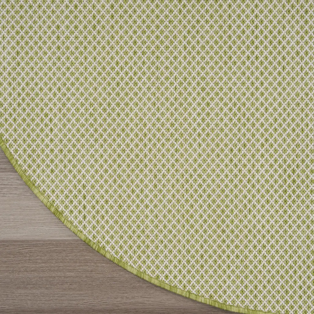5' Ivory And Green Round Geometric Indoor Outdoor Area Rug Homeroots Outdoor