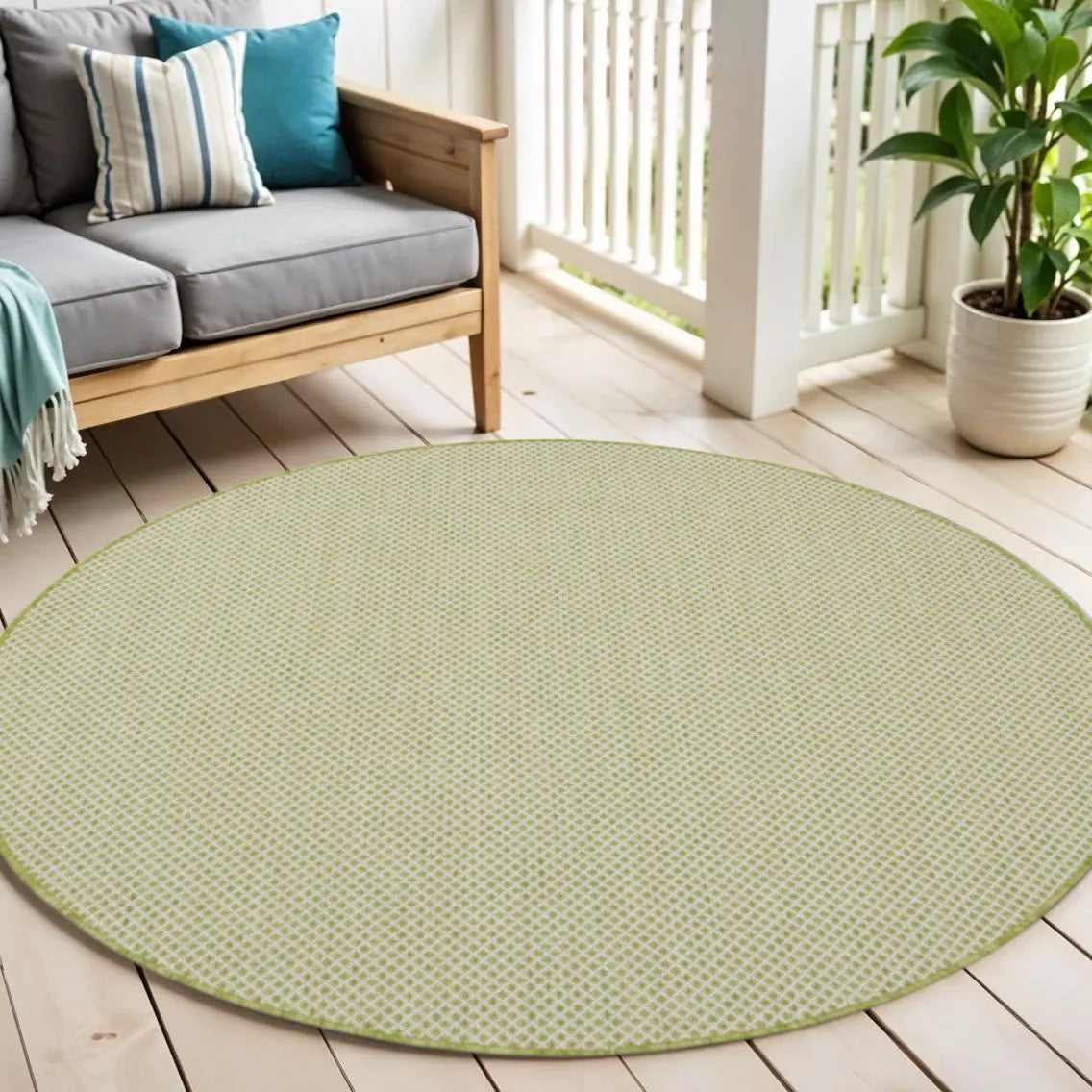 5' Ivory And Green Round Geometric Indoor Outdoor Area Rug Homeroots Outdoor
