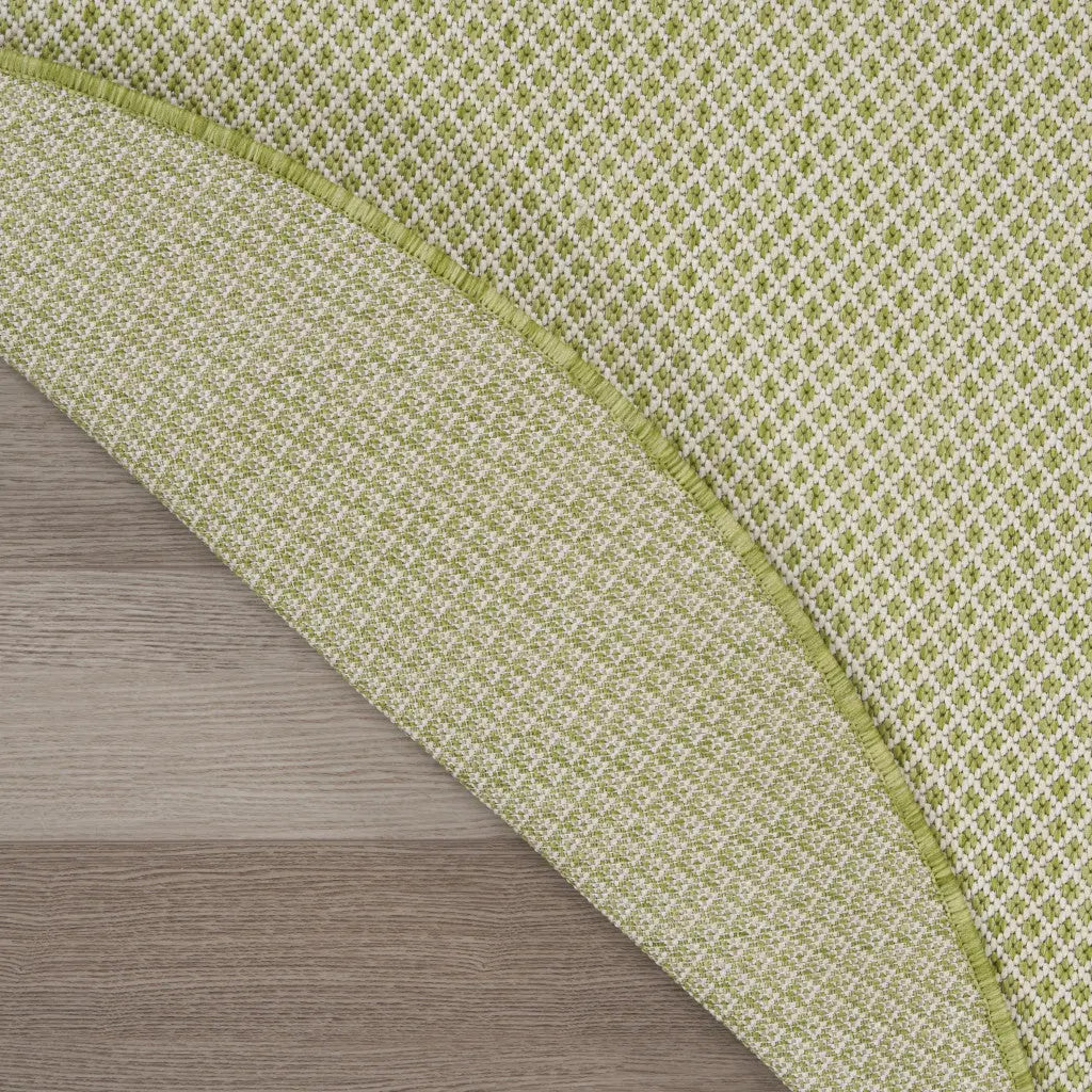 5' Ivory And Green Round Geometric Indoor Outdoor Area Rug Homeroots Outdoor