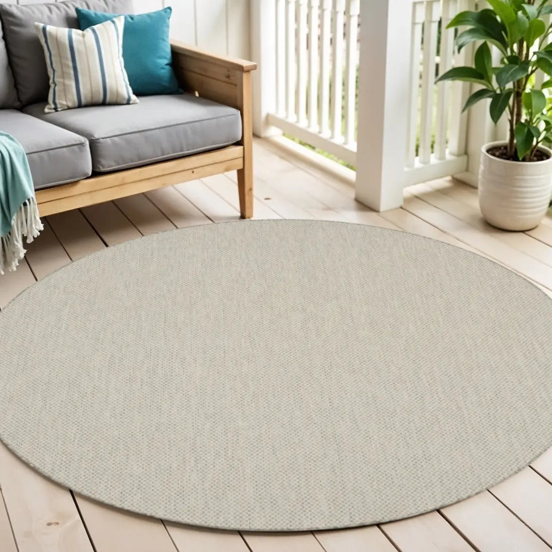5' Ivory And Silver Round Geometric Indoor Outdoor Area Rug Homeroots Outdoor