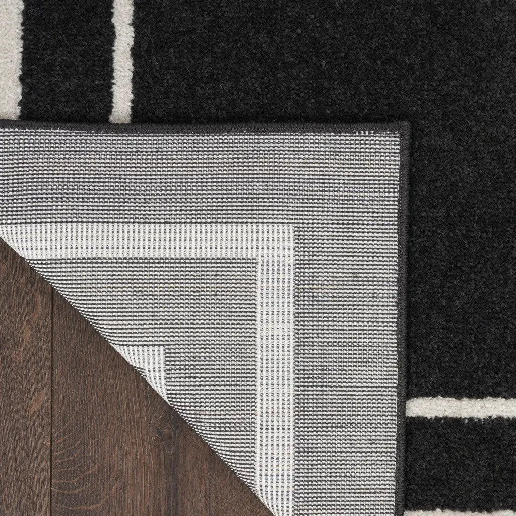 5' X 7' Black And Ivory Indoor Outdoor Area Rug Homeroots Outdoor