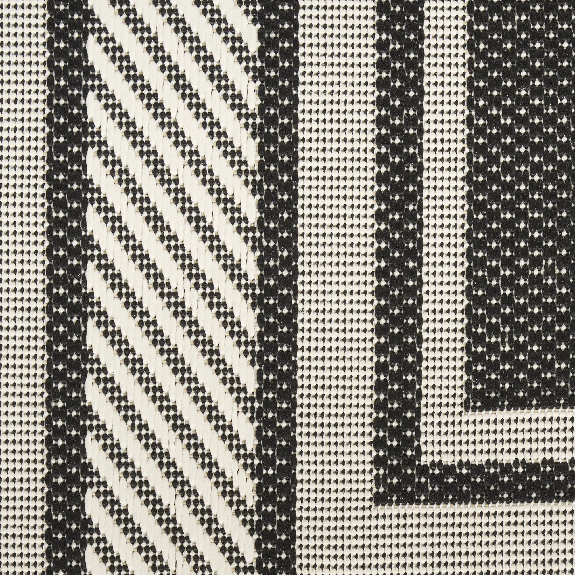 5' X 7' Black Geometric Indoor Outdoor Area Rug Homeroots Outdoor