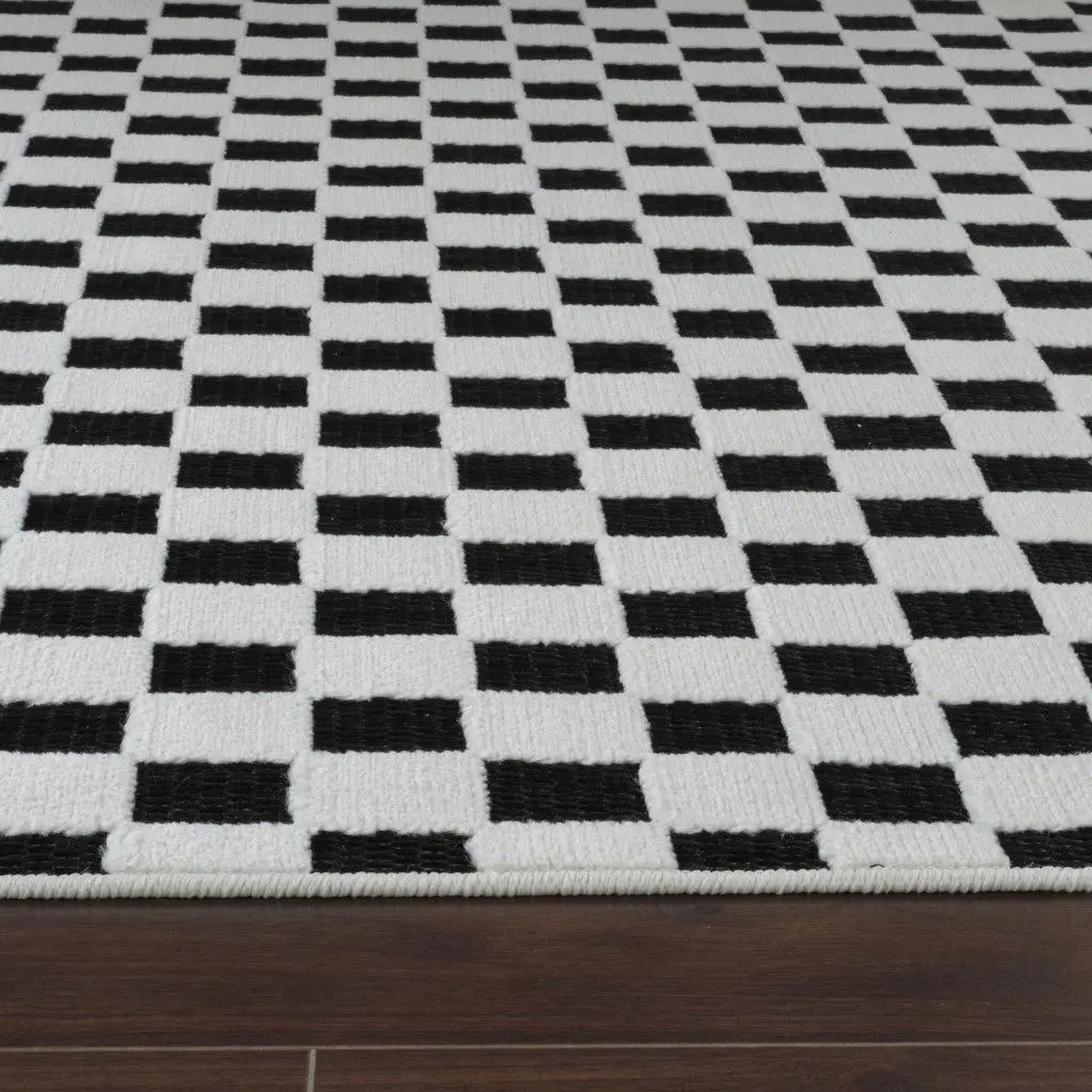 5' X 7' Black and White Geometric Distressed Indoor Outdoor Area Rug Homeroots Outdoor