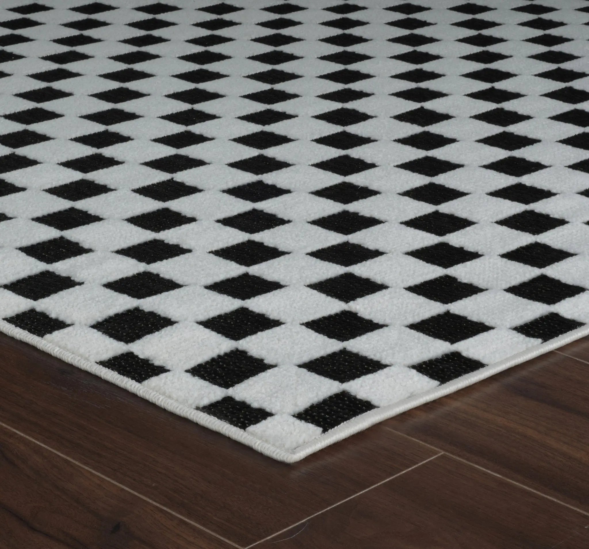 5' X 7' Black and White Geometric Distressed Indoor Outdoor Area Rug Homeroots Outdoor