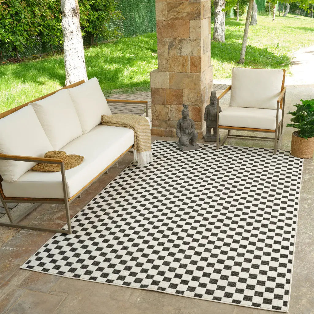 5' X 7' Black and White Geometric Distressed Indoor Outdoor Area Rug Homeroots Outdoor