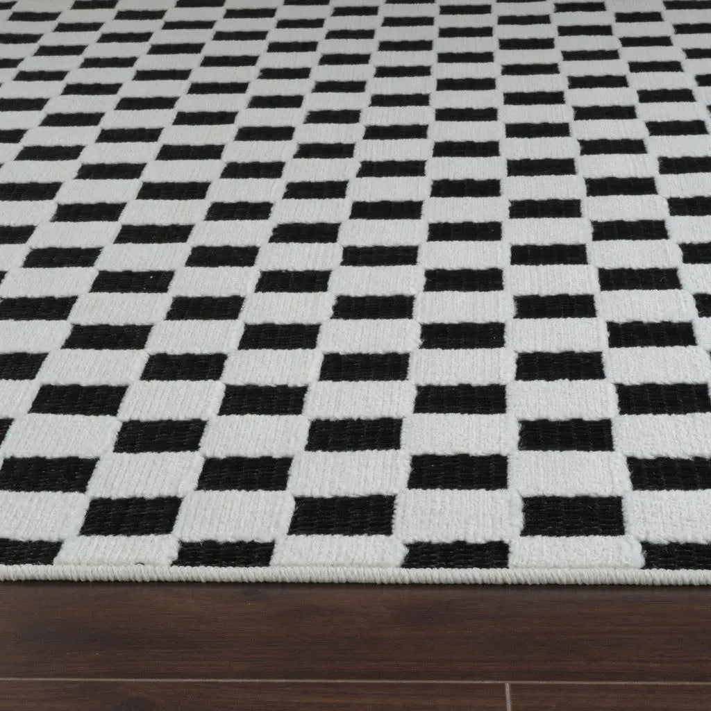 5' X 7' Black and White Geometric Distressed Indoor Outdoor Area Rug Homeroots Outdoor