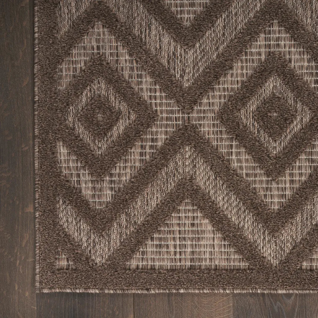 5' X 7' Dark Brown And Light Brown Geometric Indoor Outdoor Area Rug Homeroots Outdoor