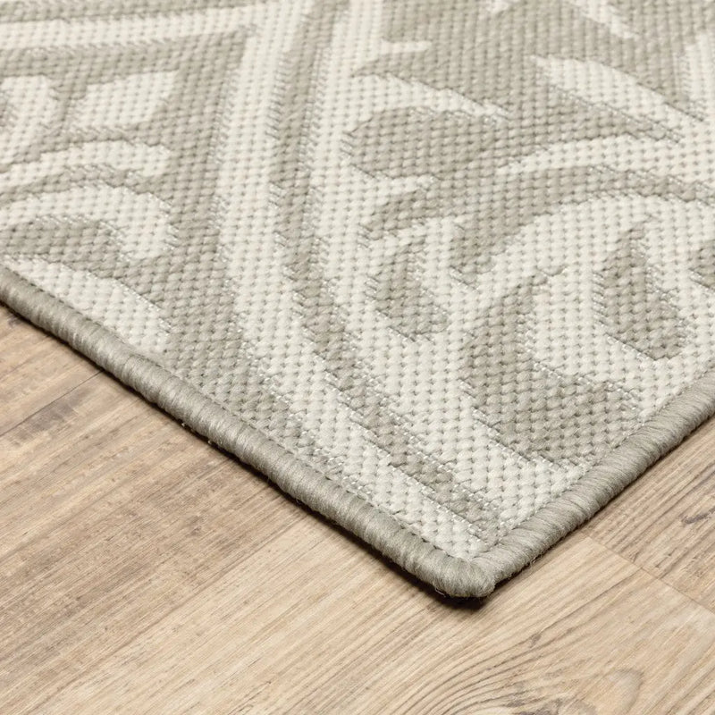 5' X 7' Gray and Ivory Floral Stain Resistant Indoor Outdoor Area Rug Homeroots Outdoor