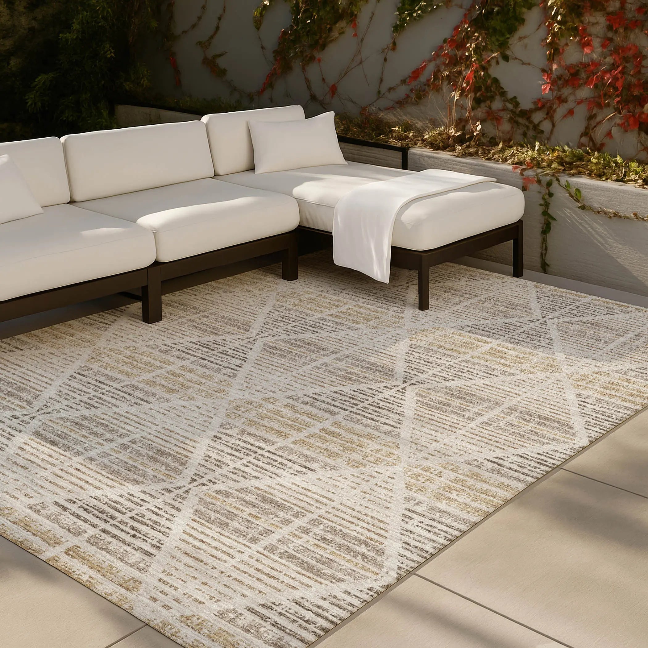 5' X 8' Beige And Ivory Geometric Washable Indoor Outdoor Area Rug Homeroots Outdoor