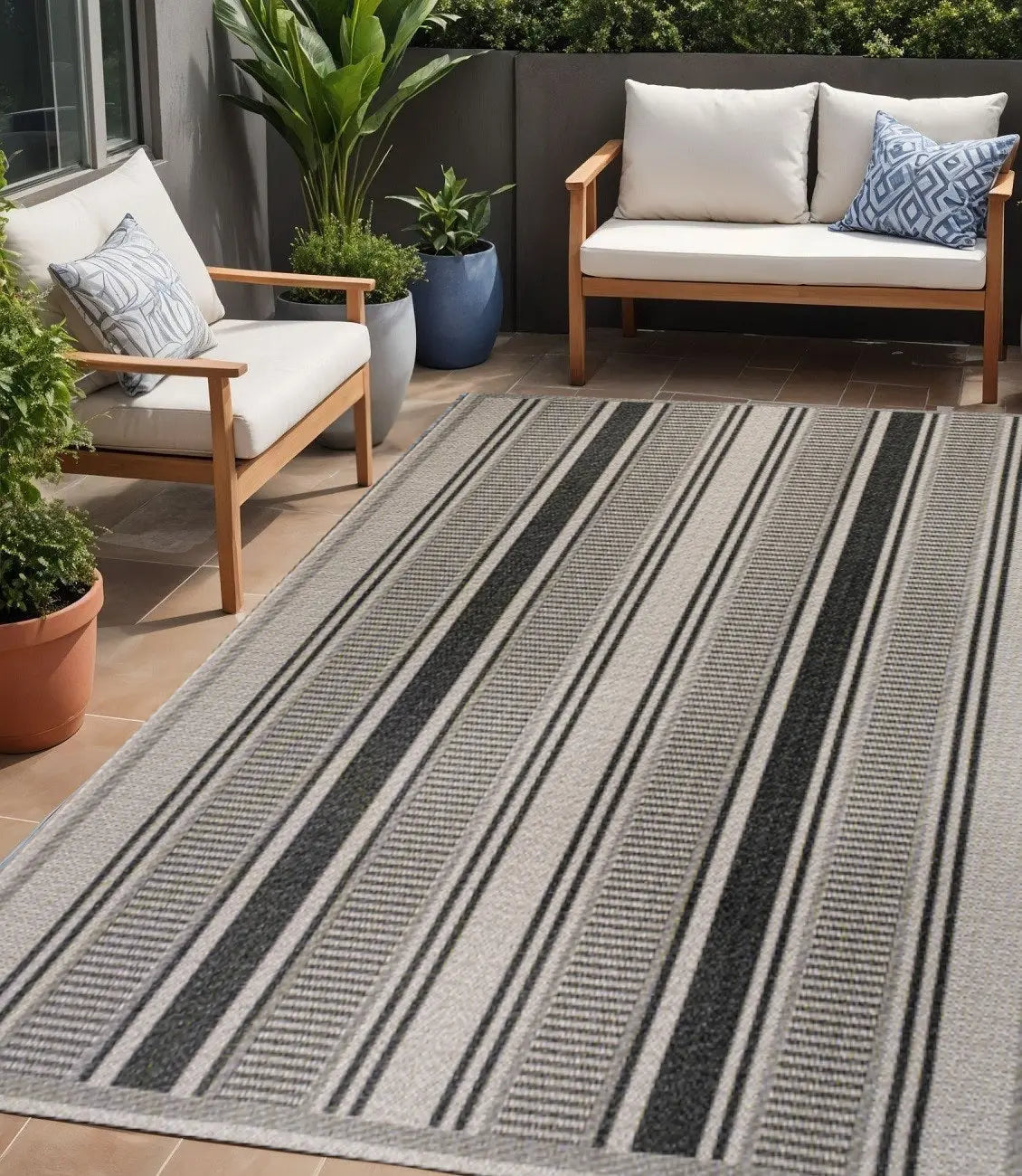 5' X 8' Black And Beige Striped Indoor Outdoor Area Rug Homeroots Outdoor